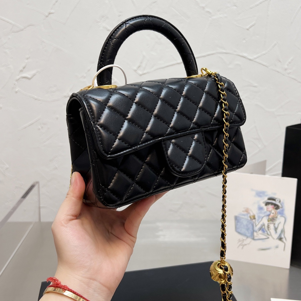 Diamond Lattice Mini CF bag V-shape Rhombic Gold ball Bags Messenger Luxurys Top designers Quality Women Knitting chains handbags mother shoulder wallet totes purse, No bags
Diamond Lattice Mini CF bag V-shape Rhombic Gold ball Bags Messenger Luxurys Top designers Quality Women Knitting chains handbags mother shoulder wallet totes purse, No bags