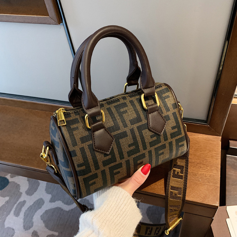 Luxury Handbags Women's 2021 new winter versatile pillow broadband Single Shoulder Messenger Bag portable Boston net red bag S791, Small black
Luxury Handbags Women's 2021 new winter versatile pillow broadband Single Shoulder Messenger Bag portable Boston net red bag S791, Small black