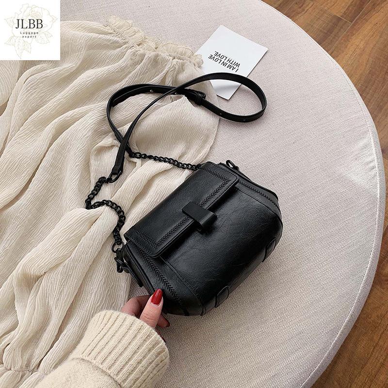 Female bag fashion designer ladies small shoulder bag Pu leather messenger simple flip messenger 2021 new arrivals, Black
Female bag fashion designer ladies small shoulder bag Pu leather messenger simple flip messenger 2021 new arrivals, Black