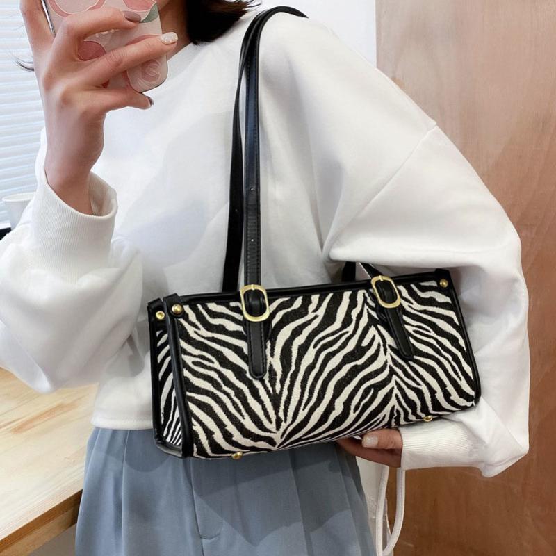 Zebra Pattern High Capacity Tote Bag 2021 Fashion New Women's Designer Handbag Women Trending Shoulder Bags Travel Hand Bag, Black
Zebra Pattern High Capacity Tote Bag 2021 Fashion New Women's Designer Handbag Women Trending Shoulder Bags Travel Hand Bag, Black