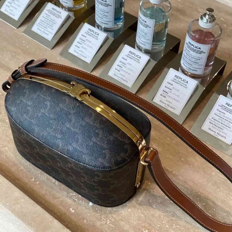 Evening Bags fashion Arc de Triomphe box bag Flower Clip lunch single shoulder armpit series women's, 1# shoe box
Evening Bags fashion Arc de Triomphe box bag Flower Clip lunch single shoulder armpit series women's, 1# shoe box