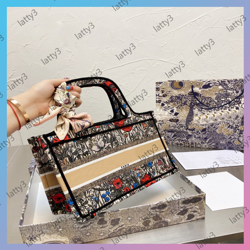 Women Luxurys Designers Small Tote Bags 2021 Canvas Book Totes INLIGHTS BookTote Womens Handbags Purses Shoulder Bag Shopping Handbags 26CM, Box
Women Luxurys Designers Small Tote Bags 2021 Canvas Book Totes INLIGHTS BookTote Womens Handbags Purses Shoulder Bag Shopping Handbags 26CM, Box