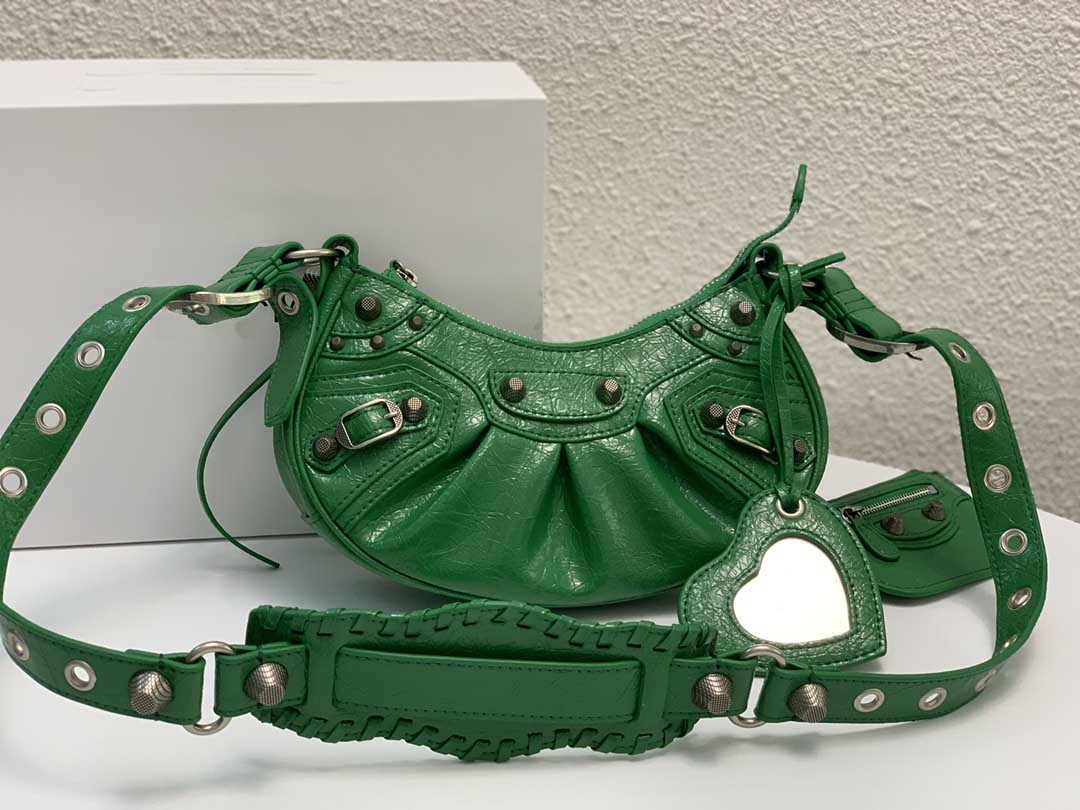Luxury Designer Handbag Newest Women's Le Cagole Small Shoulder Bag Design Pleated Saddle Cross Body Messenger Bags With Coin Purse and Mirror Women Evening Wallet, Make up the difference
Luxury Designer Handbag Newest Women's Le Cagole Small Shoulder Bag Design Pleated Saddle Cross Body Messenger Bags With Coin Purse and Mirror Women Evening Wallet, Make up the difference
