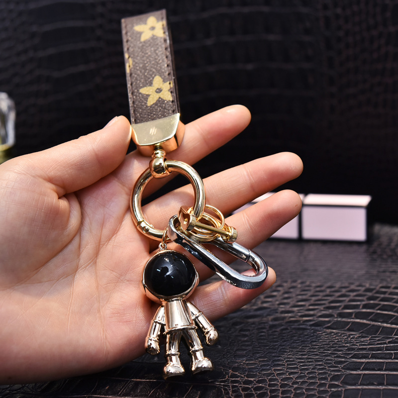 Leather Key Chain Creative Astronaut Charm Robot Men and Women Car Keyfob Ring Personality Astronaut Pendant