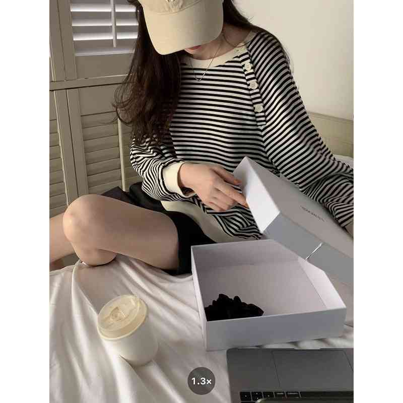 Han Xun stripe round neck Pullover women's 2021 autumn Korean new casual loose long sleeve top 15097, Black
Han Xun stripe round neck Pullover women's 2021 autumn Korean new casual loose long sleeve top 15097, Black