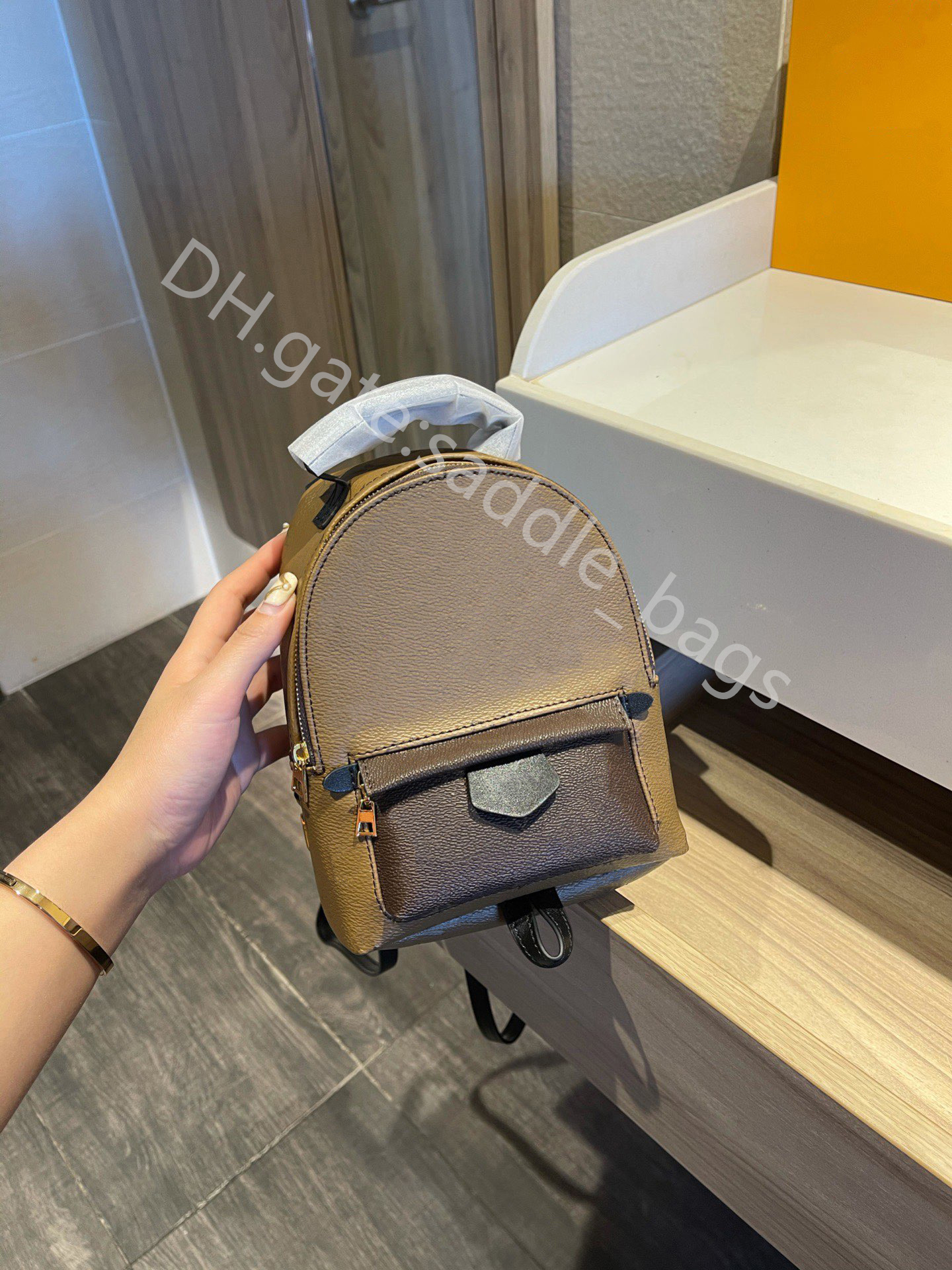 Classic Backpack Style Luxury Designer Totes lady fashion handbags two shoulder straps bags letter zipper 30cm women plain Interior Compartment coin purse wallets, Color q
Classic Backpack Style Luxury Designer Totes lady fashion handbags two shoulder straps bags letter zipper 30cm women plain Interior Compartment coin purse wallets, Color q
