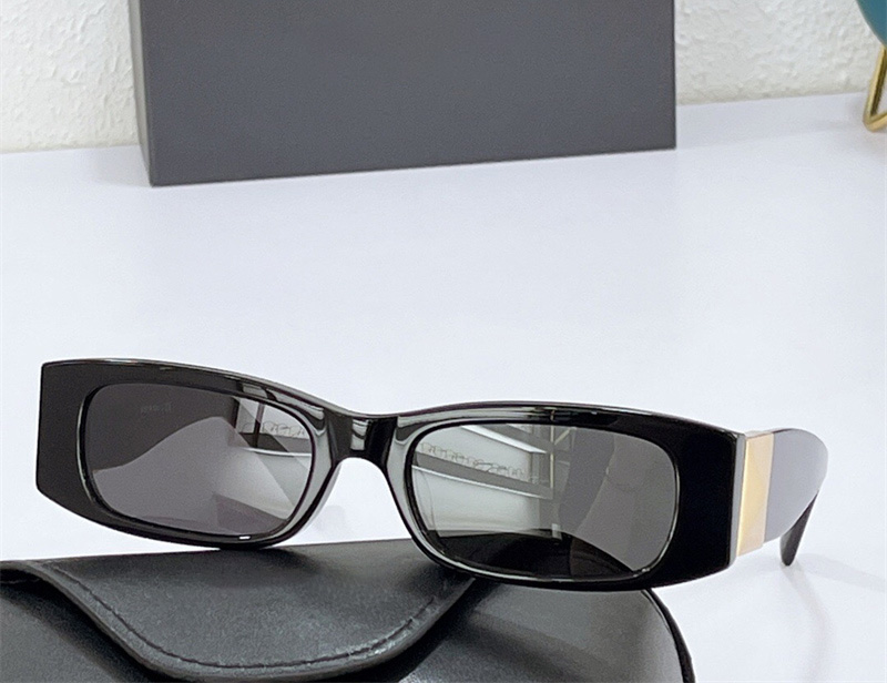 Fashion popular women sunglasses 4105 Retro small frame glasses collocation oversized rivets Avant-garde style Anti-Ultraviolet protection come with case
Fashion popular women sunglasses 4105 Retro small frame glasses collocation oversized rivets Avant-garde style Anti-Ultraviolet protection come with case