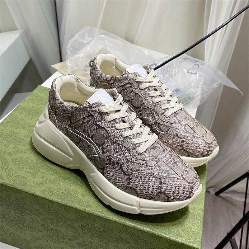 Designer Rhyton Vintage Sneakers Men Women Multicolor Casual Shoes Brand Platform Daddy Sneaker Chaussures Ladies Luxurys Runner Trainers
Designer Rhyton Vintage Sneakers Men Women Multicolor Casual Shoes Brand Platform Daddy Sneaker Chaussures Ladies Luxurys Runner Trainers