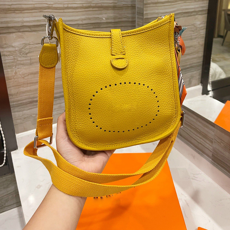 Women Shoulder Bags Genuine Leather Top Qaulity Handbags Hollow Out Messenger Shoulder Trendy Bucket Bag Designers Handbag Crossbody Wallet Designer, Freight compensation
Women Shoulder Bags Genuine Leather Top Qaulity Handbags Hollow Out Messenger Shoulder Trendy Bucket Bag Designers Handbag Crossbody Wallet Designer, Freight compensation
