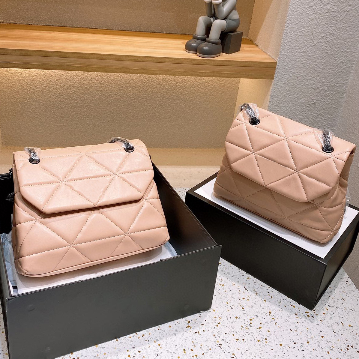 Luxurys high Quality Ladies shopping chains bag handbag Women 2022 fashion mother handbags designers bags wallet shoulder purse totes Artwork Leather Patchwork, No bags 
Luxurys high Quality Ladies shopping chains bag handbag Women 2022 fashion mother handbags designers bags wallet shoulder purse totes Artwork Leather Patchwork, No bags