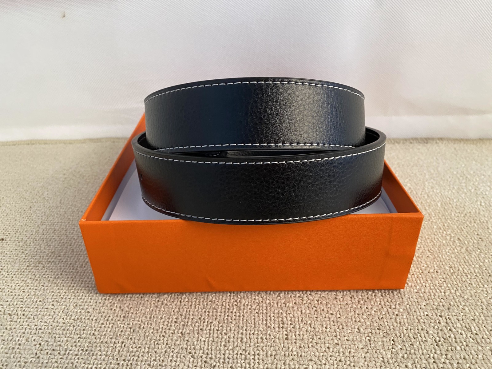 Mens And Women Belt With Fashion Biger Buckle Real Leather Top High Quality Belts H waistbands big box, Red
Mens And Women Belt With Fashion Biger Buckle Real Leather Top High Quality Belts H waistbands big box, Red