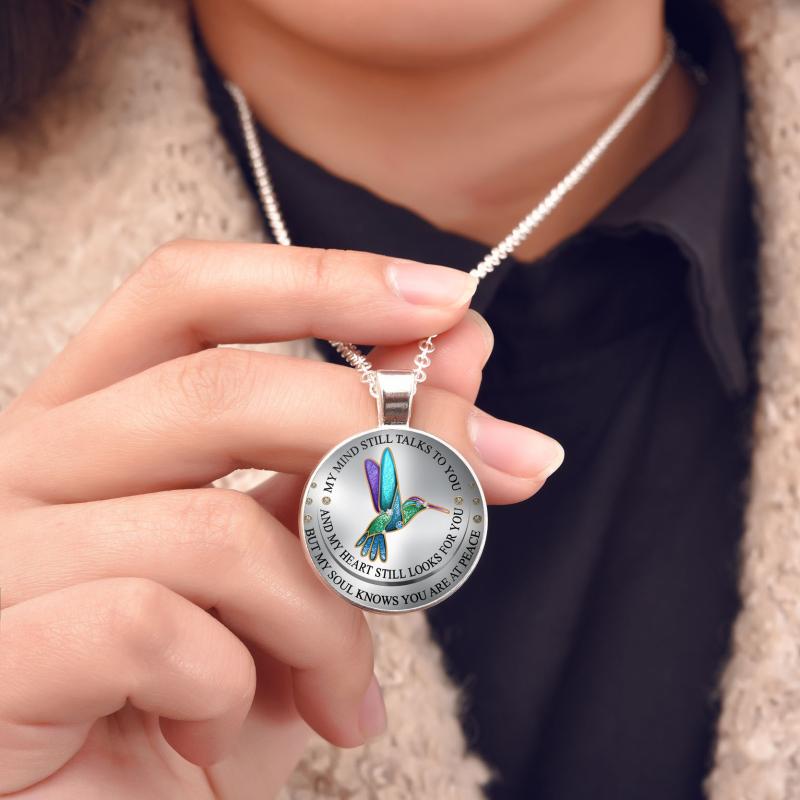 Pendant Necklaces Exquisite Wild Hummingbird Necklace Round Souvenir Girl Party Jewelry Gift
Pendant Necklaces Exquisite Wild Hummingbird Necklace Round Souvenir Girl Party Jewelry Gift