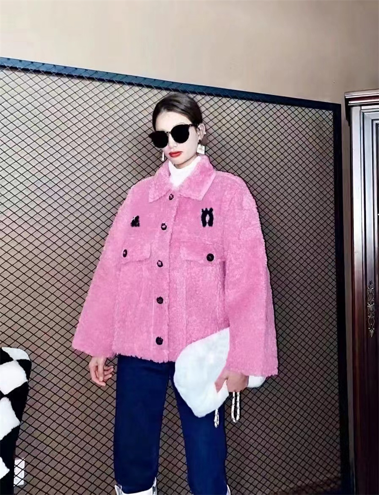 Sheep wool Jacket 2021 Autumn And Winter Full print Stand-Up Collar Casual Short Jacketss Lamb Velvet Loose Jackets Men Ands Women The Same, Black;brown
Sheep wool Jacket 2021 Autumn And Winter Full print Stand-Up Collar Casual Short Jacketss Lamb Velvet Loose Jackets Men Ands Women The Same, Black;brown