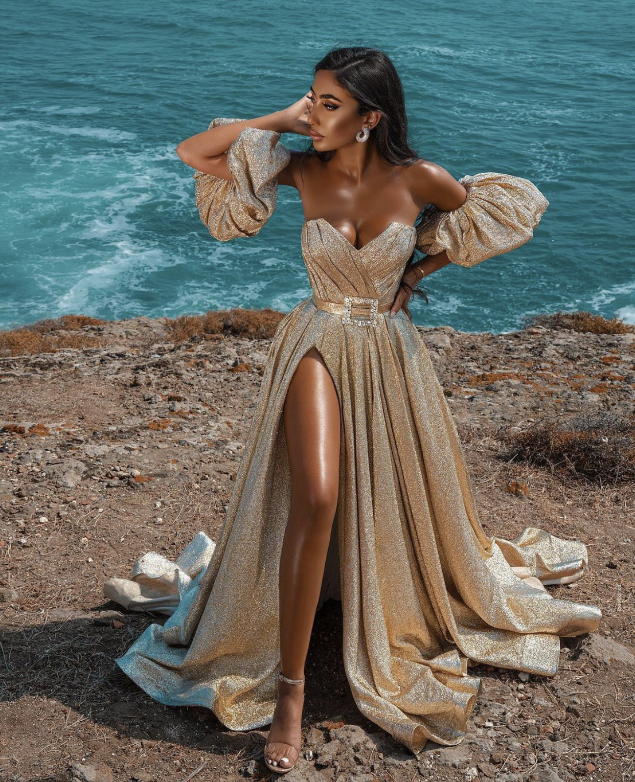 Elegant Gold Evening Dresses 2022 New Dubai Formal Gowns Sexy Sweet-Heart Neck High Split Sparkling Party Prom Dress Arabic Middle East