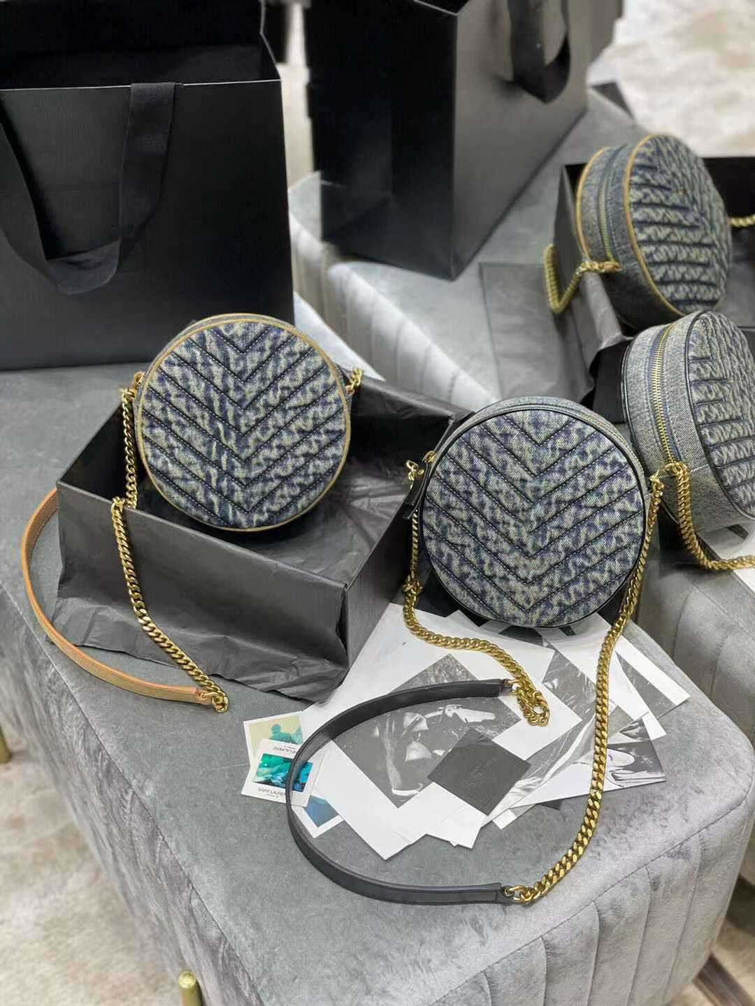 Women Luxurys Designers Bags 2021 Fashion Mini Denim Round Cakes Banquet Shoulder Messenger lady's Top Sad Louiss_18 crossbody bagISQZ
Women Luxurys Designers Bags 2021 Fashion Mini Denim Round Cakes Banquet Shoulder Messenger lady's Top Sad Louiss_18 crossbody bagISQZ