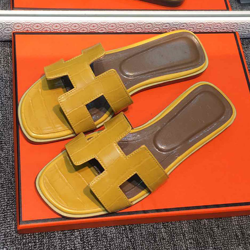 Hot New Paris Stitches Slipper Women Crocodile Pattern Real Leather Flat Slides Calfskin Sandals Flat Heel Slippers Luxurys Designers Shoes, Black
Hot New Paris Stitches Slipper Women Crocodile Pattern Real Leather Flat Slides Calfskin Sandals Flat Heel Slippers Luxurys Designers Shoes, Black