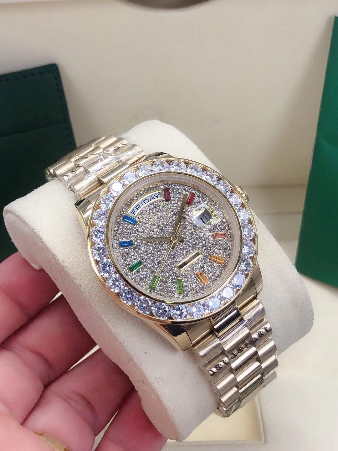 Newest Style Colorful 36mm Diamond Iced Out Daydate Mens Watches Automatic Mechanical Movement Stainless Steel Wristwatches Day Date Male Wristwatch, Sapphire glass
Newest Style Colorful 36mm Diamond Iced Out Daydate Mens Watches Automatic Mechanical Movement Stainless Steel Wristwatches Day Date Male Wristwatch, Sapphire glass