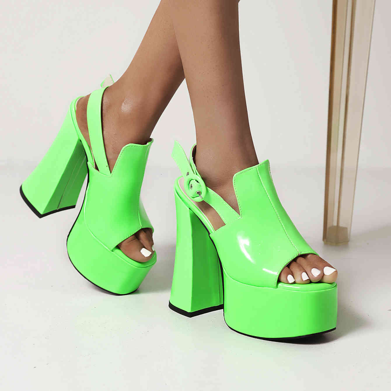 slippers super high thick heel patent leather fish mouth summer sandals waterproof platform bright catwalk f8d6, Black
slippers super high thick heel patent leather fish mouth summer sandals waterproof platform bright catwalk f8d6, Black