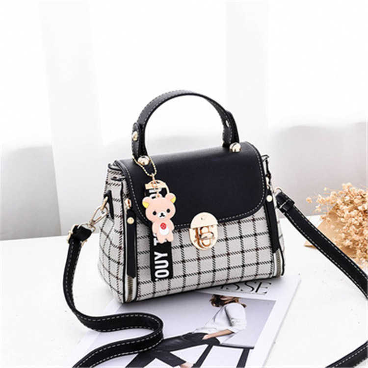 Portable 2021 new Korean version high sense niche design Plaid women's fashion trend oblique cross small square bag, Red
Portable 2021 new Korean version high sense niche design Plaid women's fashion trend oblique cross small square bag, Red