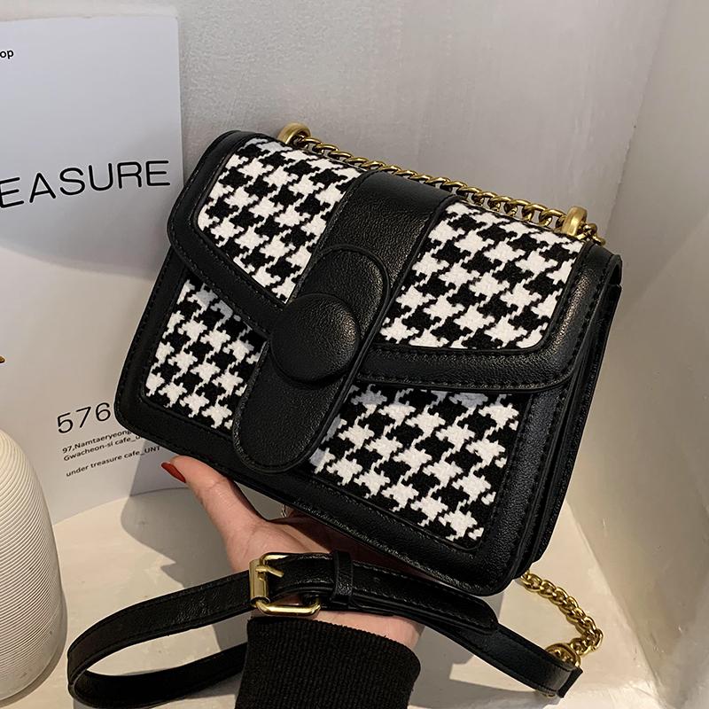 Women Lattice Shoulder Crossbody Bags Classic Small Square Package Flap Portable Clutch Tide Leather bolso bandolera mujer 2021, Black
Women Lattice Shoulder Crossbody Bags Classic Small Square Package Flap Portable Clutch Tide Leather bolso bandolera mujer 2021, Black