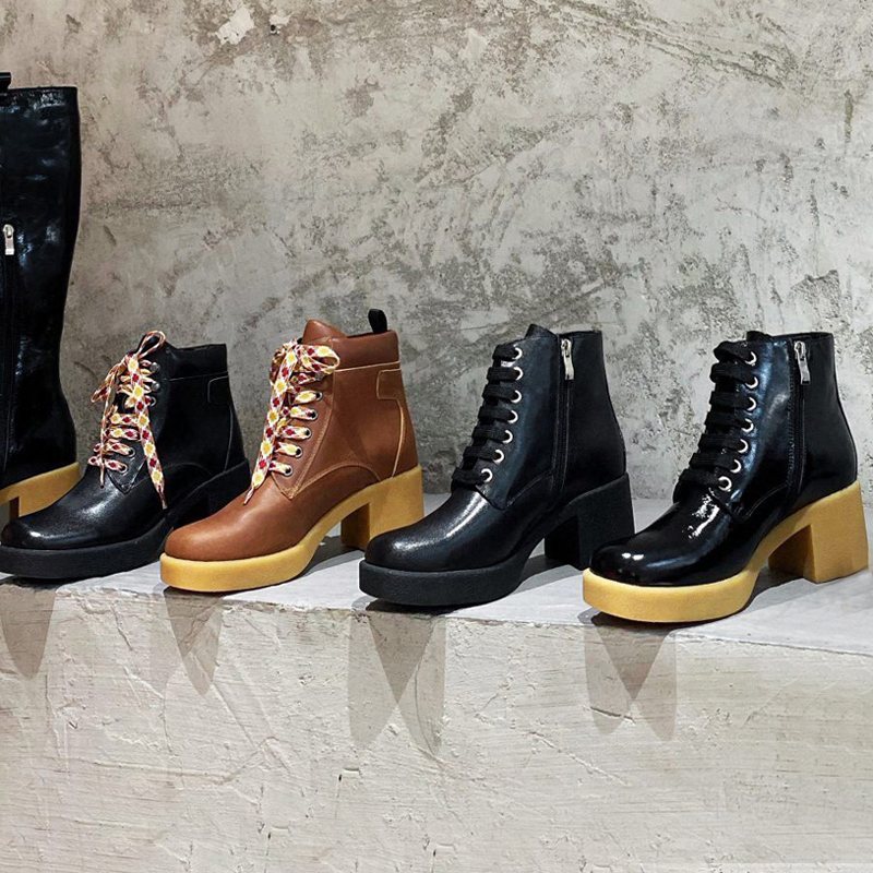 Martin boots Top quality woman cowhide Lace up ankle boot 100% Leather lady High Heels fashion Autumn winter Thick heel women designer shoes, Black
Martin boots Top quality woman cowhide Lace up ankle boot 100% Leather lady High Heels fashion Autumn winter Thick heel women designer shoes, Black