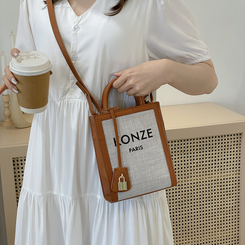 2021 summer new fashion letter women's Bag Gold Lock Single Shoulder Messenger Handbag, Brown
2021 summer new fashion letter women's Bag Gold Lock Single Shoulder Messenger Handbag, Brown
