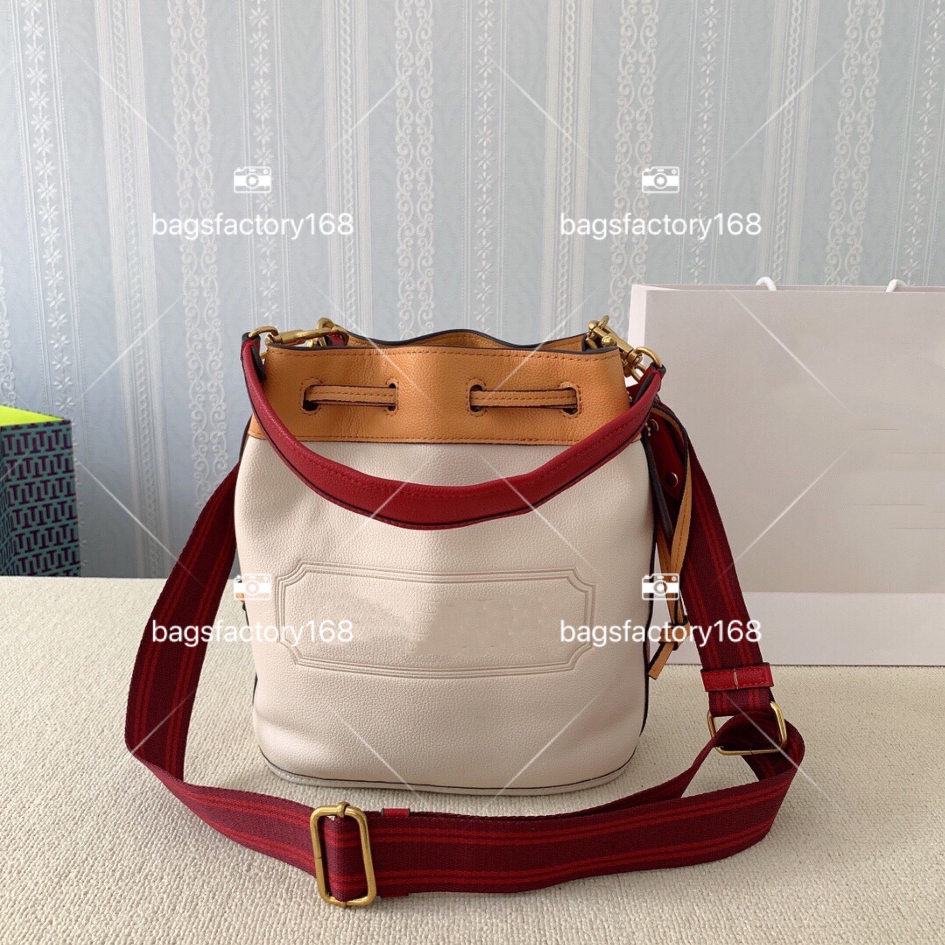 High Quality Rope Bucket Bag Denim Logo Stitching Leather Stylish Lightweight Cross-body Bags Canvas Shoulder Strap Design Exquisite Retro Drawstring Handbag, Customize
High Quality Rope Bucket Bag Denim Logo Stitching Leather Stylish Lightweight Cross-body Bags Canvas Shoulder Strap Design Exquisite Retro Drawstring Handbag, Customize