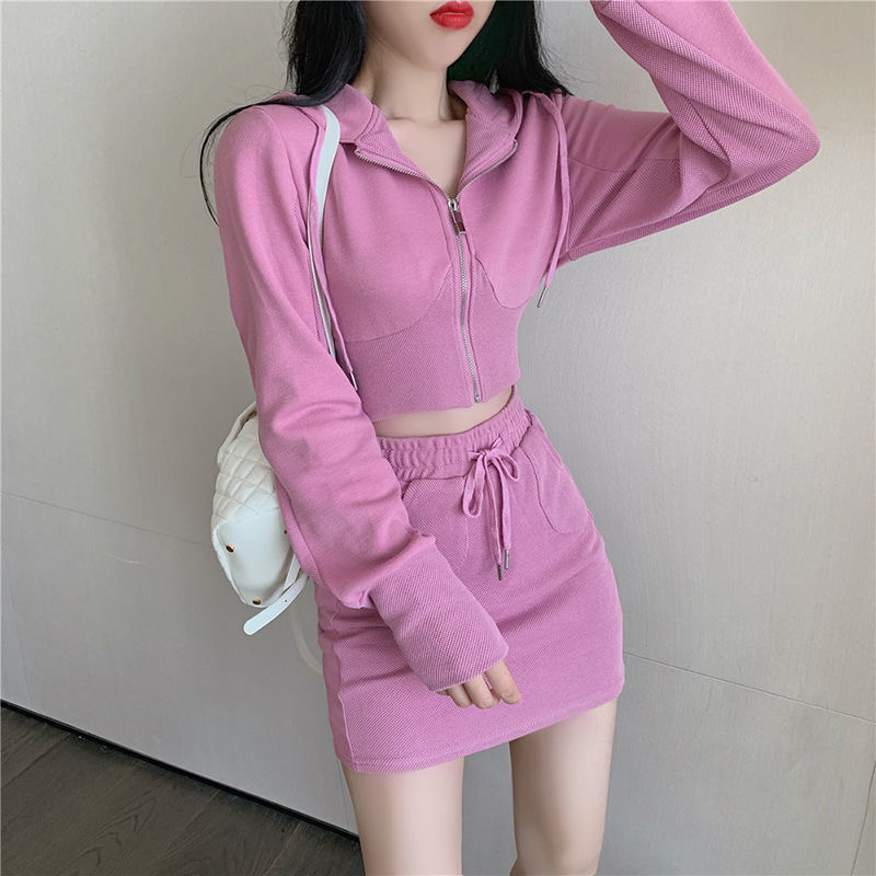 Age reduction two-piece suit 2021 new female casual hooded cardigan sports jacket short hip skirt, Black;brown
Age reduction two-piece suit 2021 new female casual hooded cardigan sports jacket short hip skirt, Black;brown