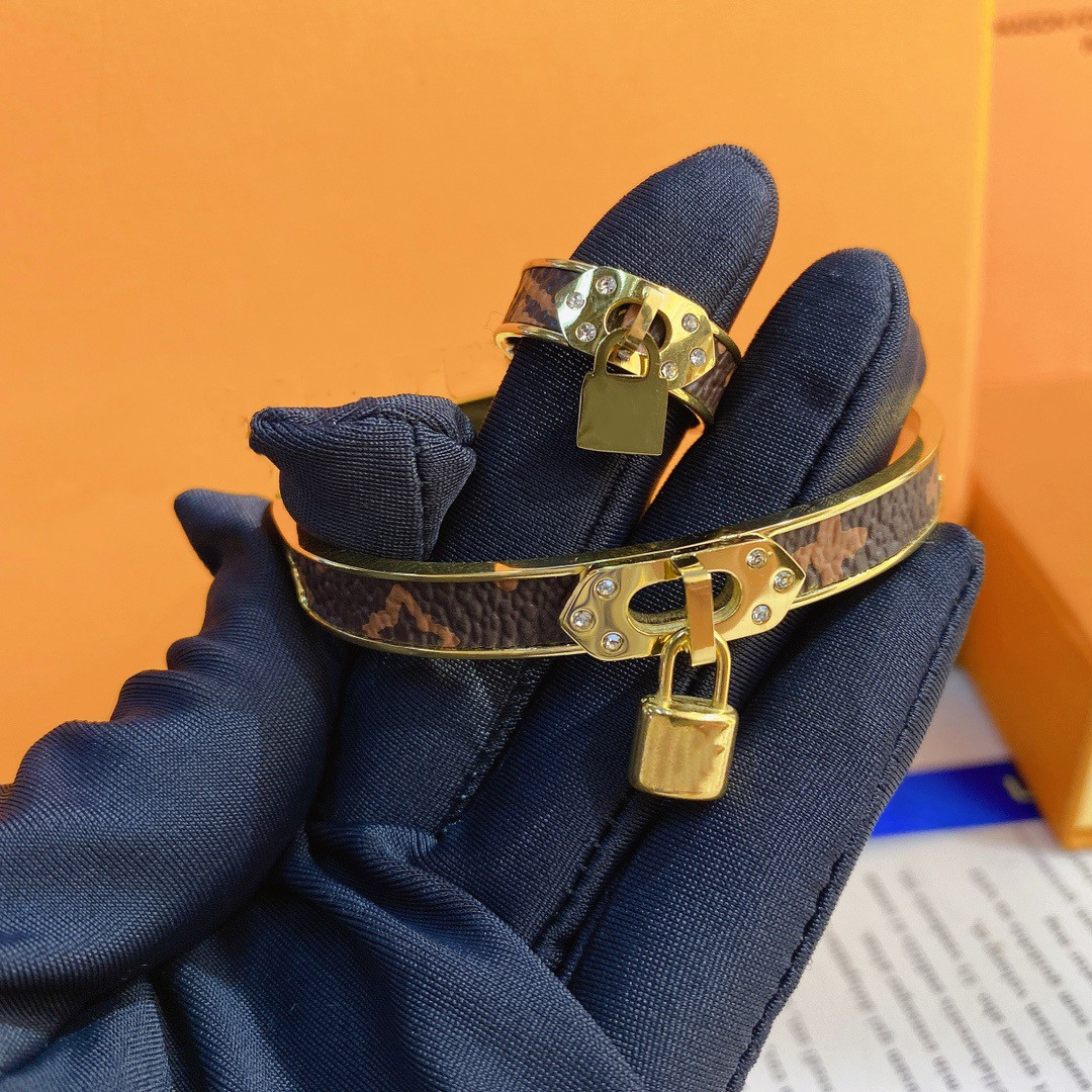 Fashion Love Bracelet Designer Bracelets Bangle 5 Style Charm Temperament Origin Leather Rope Top Quality, Black
Fashion Love Bracelet Designer Bracelets Bangle 5 Style Charm Temperament Origin Leather Rope Top Quality, Black