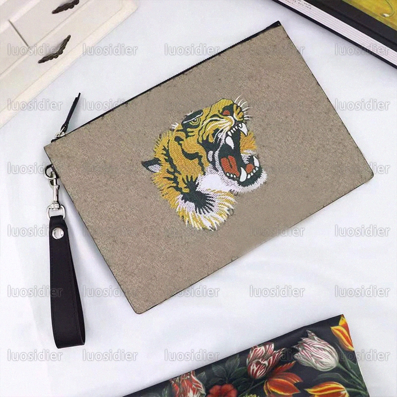 G neo vintage classic logo ophidia striped webbing bee envelope clutch toilet cosmetic bag GUCCIE
G neo vintage classic logo ophidia striped webbing bee envelope clutch toilet cosmetic bag GUCCIE