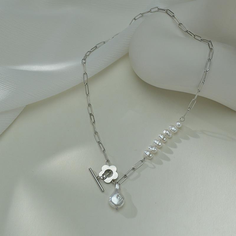 Pendant Necklaces Irregular Natural Pearl Chokers Necklace Elegant Hollow Metal Flower OT Clasp For Women Ladies Vintage Jewelry
Pendant Necklaces Irregular Natural Pearl Chokers Necklace Elegant Hollow Metal Flower OT Clasp For Women Ladies Vintage Jewelry