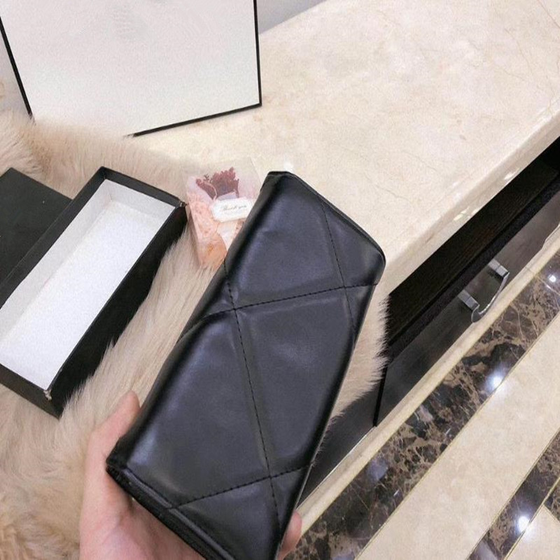 NEW Fashion black diamond wallet Classic quilted black color Designer cardholder vintage party clutch bag With box
NEW Fashion black diamond wallet Classic quilted black color Designer cardholder vintage party clutch bag With box