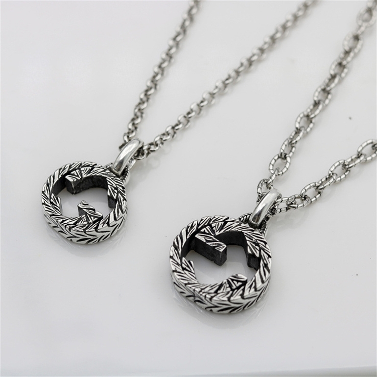 72% OFF designer jewelry Gu Qi trend Thai silver carving pattern double G pendant classic twist sweater chain autumn Lovers Necklace
72% OFF designer jewelry Gu Qi trend Thai silver carving pattern double G pendant classic twist sweater chain autumn Lovers Necklace