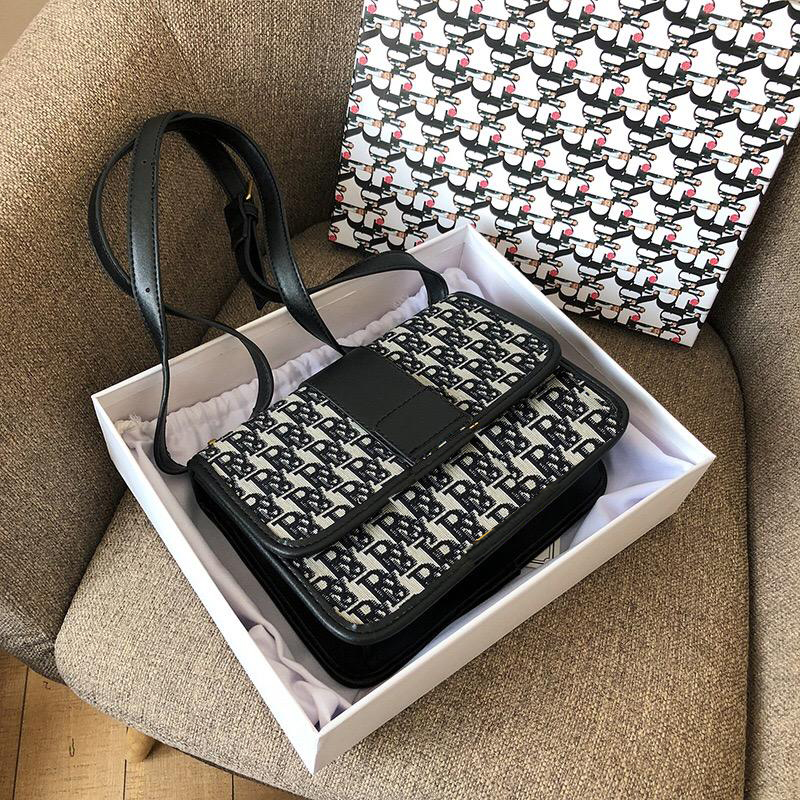 Designer Handbags Shoulder bag Embroidery Letter Word Small Flap Woman Luxurys Designers Crossbody Bags Trendy Classic Fash, Navy
Designer Handbags Shoulder bag Embroidery Letter Word Small Flap Woman Luxurys Designers Crossbody Bags Trendy Classic Fash, Navy