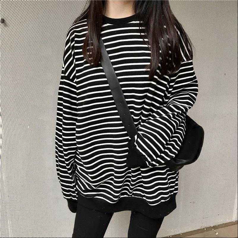 Autumn oversize fashion casual Women Sweater large size Korea Ulzzang Vintage loose striped Harajuku tops, White;black
Autumn oversize fashion casual Women Sweater large size Korea Ulzzang Vintage loose striped Harajuku tops, White;black