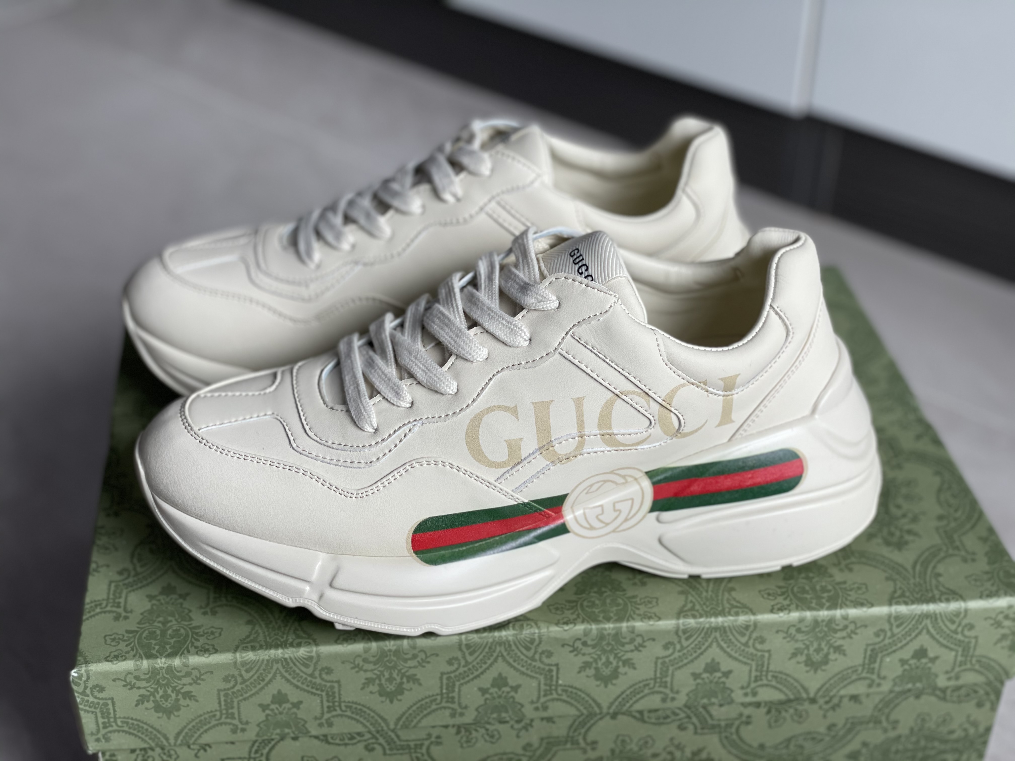 Mens Women Designer Rhyton sneaker Leather Dad Shoes jacquard fabric GG Multicolor Sneakers mouth print Vintage Casual Shoes With Box 319 w5, Sock
Mens Women Designer Rhyton sneaker Leather Dad Shoes jacquard fabric GG Multicolor Sneakers mouth print Vintage Casual Shoes With Box 319 w5, Sock