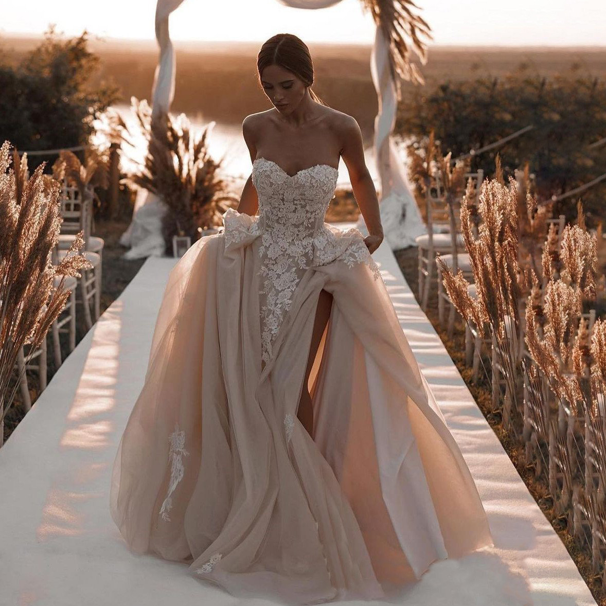 Chic Champagne Sweetheart Wedding Dress Floral Lace Appliques Country Garden Bridal Gowns Luxury High Split Tulle A Line Long Train Lace Boning Bride 