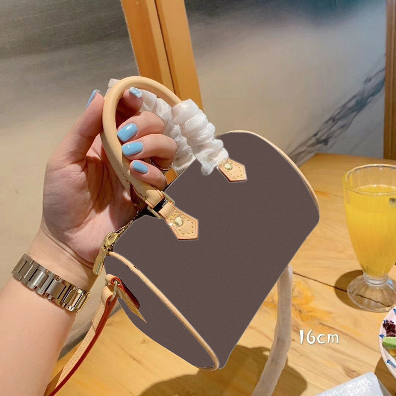 Pillow bag 2021 new European and American fashion mini aslant female bag hand the bill of lading shoulder Boston bag0, Color1
Pillow bag 2021 new European and American fashion mini aslant female bag hand the bill of lading shoulder Boston bag0, Color1