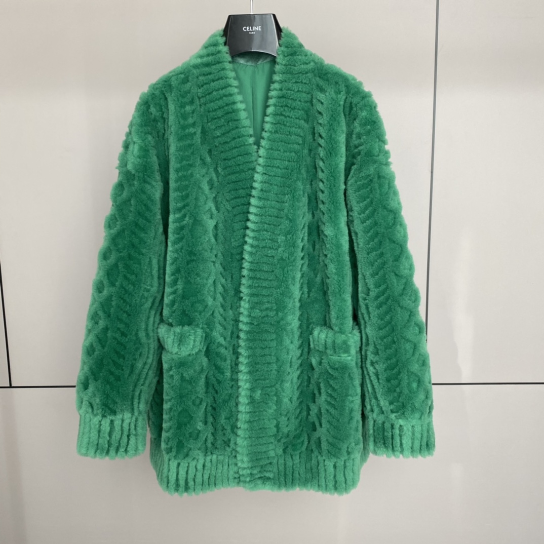 Designer V-neck sheep shearing coat, Green
Designer V-neck sheep shearing coat, Green