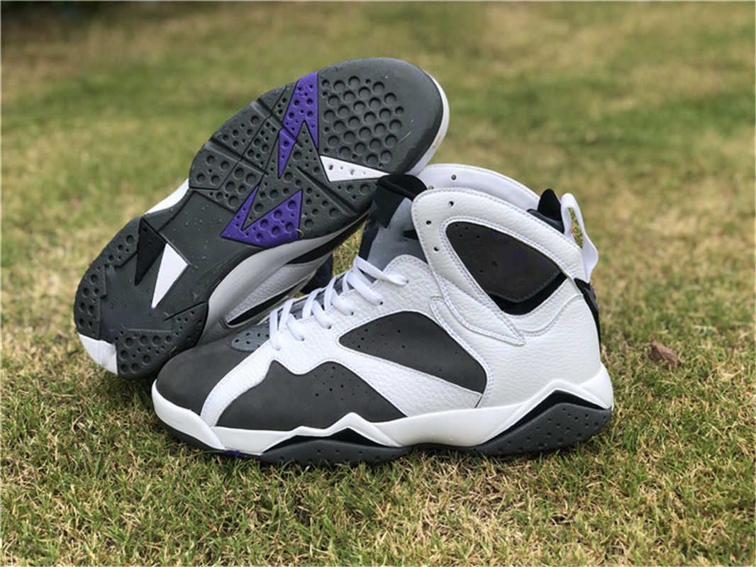 2021 Hottest Authentic 7 Flint Jupman 7s Men Athletic Shoes CU9307-100 White Grey Black Varsity Purple Retro Suede Sports Sneakers Mens
2021 Hottest Authentic 7 Flint Jupman 7s Men Athletic Shoes CU9307-100 White Grey Black Varsity Purple Retro Suede Sports Sneakers Mens