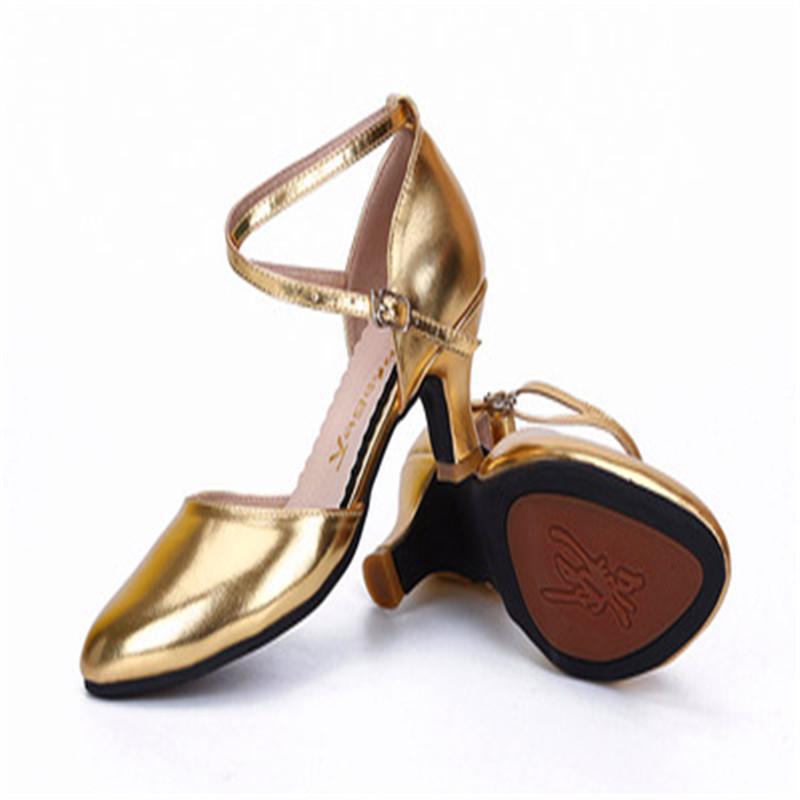 Four seasons new Low-heeled shoes with pointed female with coarse 5.5cm high heels black patent leather shoe Sandalias femeninas, Silver -01
Four seasons new Low-heeled shoes with pointed female with coarse 5.5cm high heels black patent leather shoe Sandalias femeninas, Silver -01