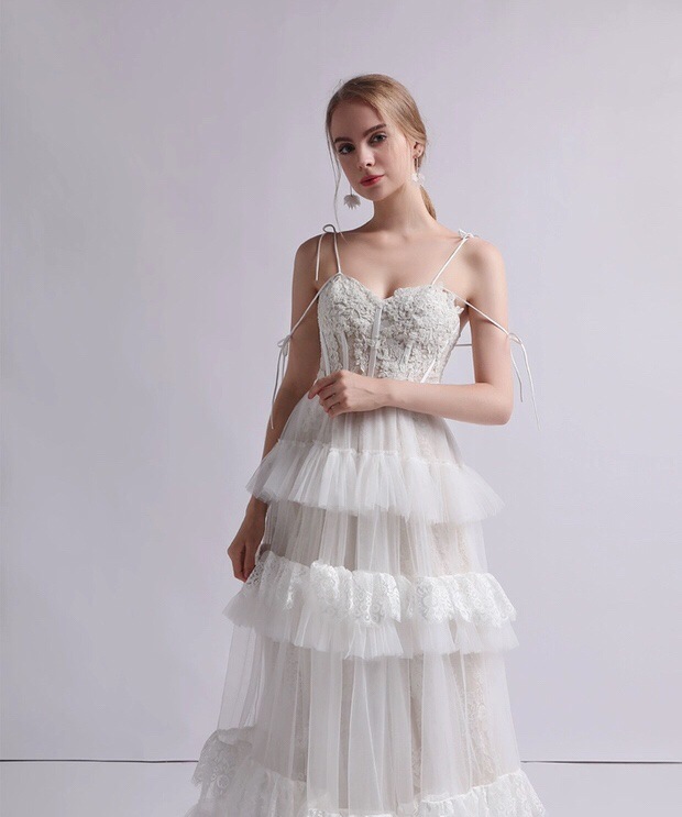 Elegant Boho Spaghetti Straps A Line Wedding Dress Tiered Skirt Floor Length Hippie Style Bridal Gowns Long Beach Tulle Bride Dresses Sexy Backless Cu
