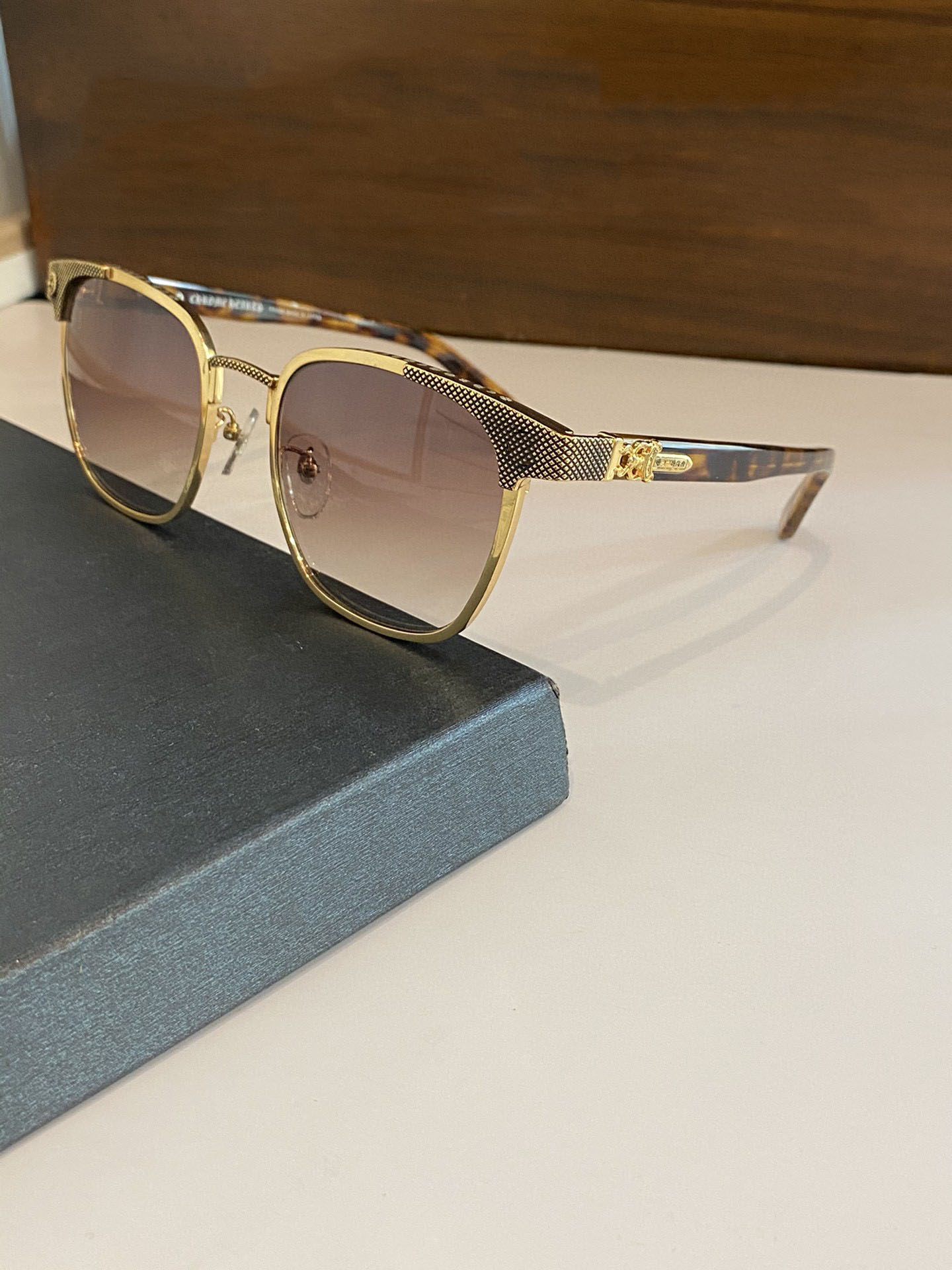 HEARTS NASTYFREEZE TOP Original high quality Designer Sunglasses for mens womens new selling world famous popular Classic retro luxury brand eyeglasses glasses
HEARTS NASTYFREEZE TOP Original high quality Designer Sunglasses for mens womens new selling world famous popular Classic retro luxury brand eyeglasses glasses