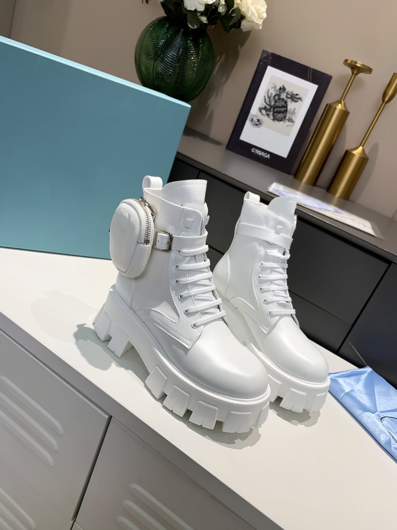 2020 Women Boots Winter Snow Boots Suede Real Fur Slides Leather Waterproof Winter Warm Knee High Boots Fashion Women Shoes 0905, Black
2020 Women Boots Winter Snow Boots Suede Real Fur Slides Leather Waterproof Winter Warm Knee High Boots Fashion Women Shoes 0905, Black