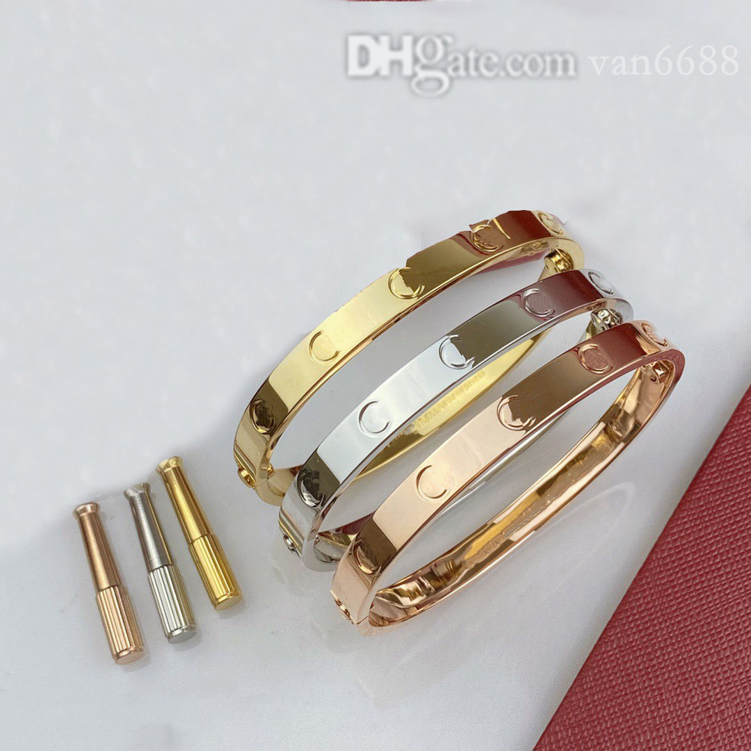 Ladies Love rings Pendant Necklaces Screw carti Bracelet Van Party Wedding Couple Gift Love Bracelet Fashion Luxury Cleef Designer Bracelet with box
Ladies Love rings Pendant Necklaces Screw carti Bracelet Van Party Wedding Couple Gift Love Bracelet Fashion Luxury Cleef Designer Bracelet with box