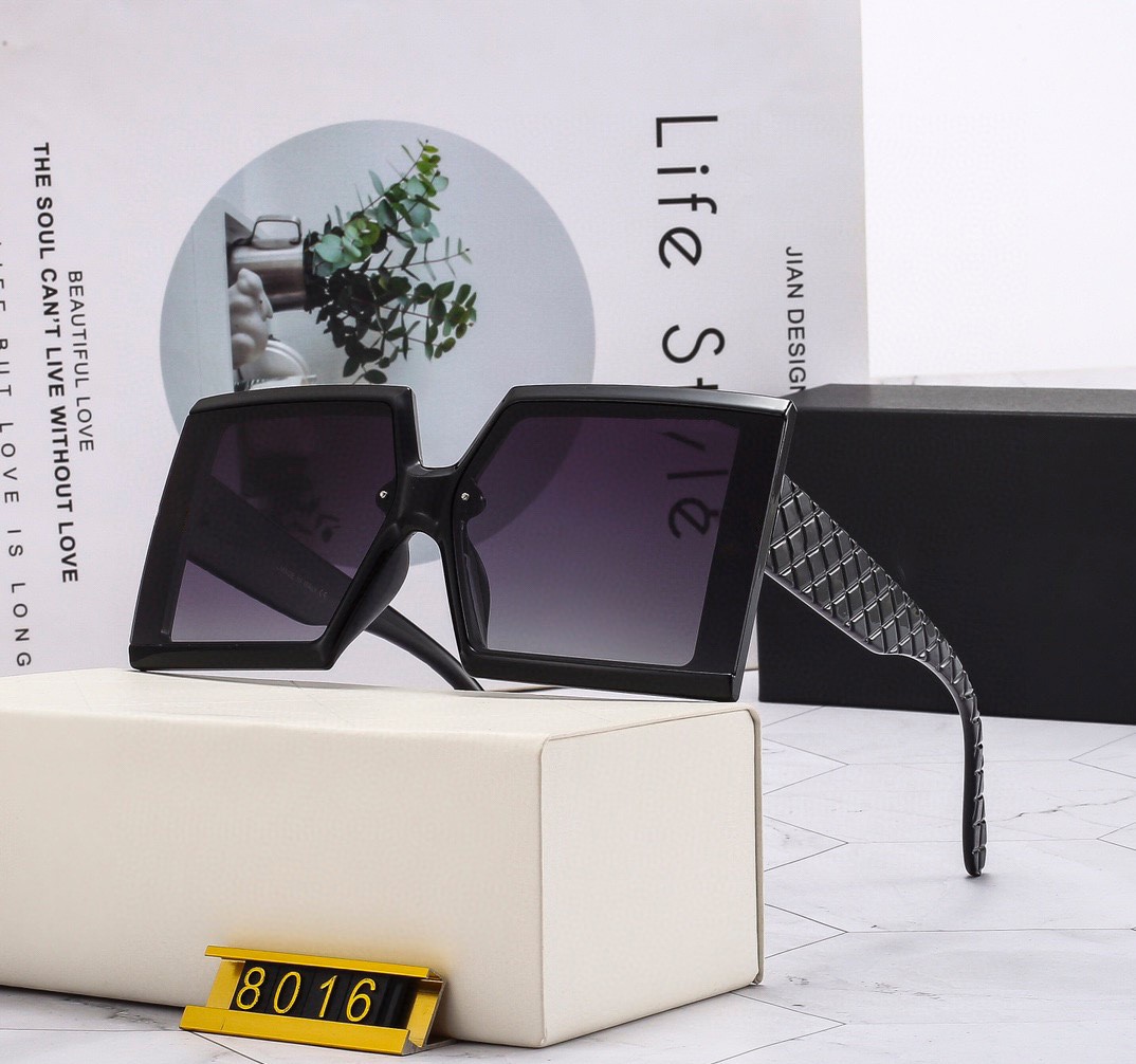Stripped oversized big frame elegant women sunglasses beach vocation luxury designer classic stylish sun glasses uv proof glitter legs with box case, White;black
Stripped oversized big frame elegant women sunglasses beach vocation luxury designer classic stylish sun glasses uv proof glitter legs with box case, White;black