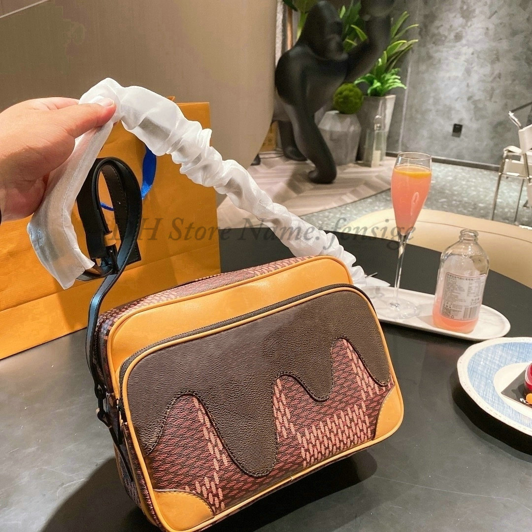 NIGO Bag Men Designer Crossbody Messenger Shoulder Bags Luxurys Brand VIRGIL NIL Flap Fashion handbags Icon Purses M40359, Customize
NIGO Bag Men Designer Crossbody Messenger Shoulder Bags Luxurys Brand VIRGIL NIL Flap Fashion handbags Icon Purses M40359, Customize