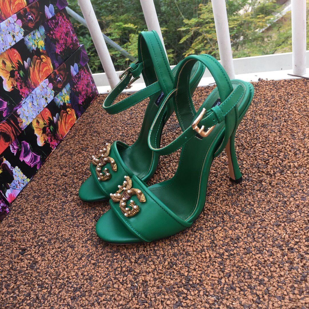 2021 Fashion Women Sandals gold sign Designer Sandals 3 colors Formal Prom Evening fashion luxury Lady sandals high heels, Black
2021 Fashion Women Sandals gold sign Designer Sandals 3 colors Formal Prom Evening fashion luxury Lady sandals high heels, Black