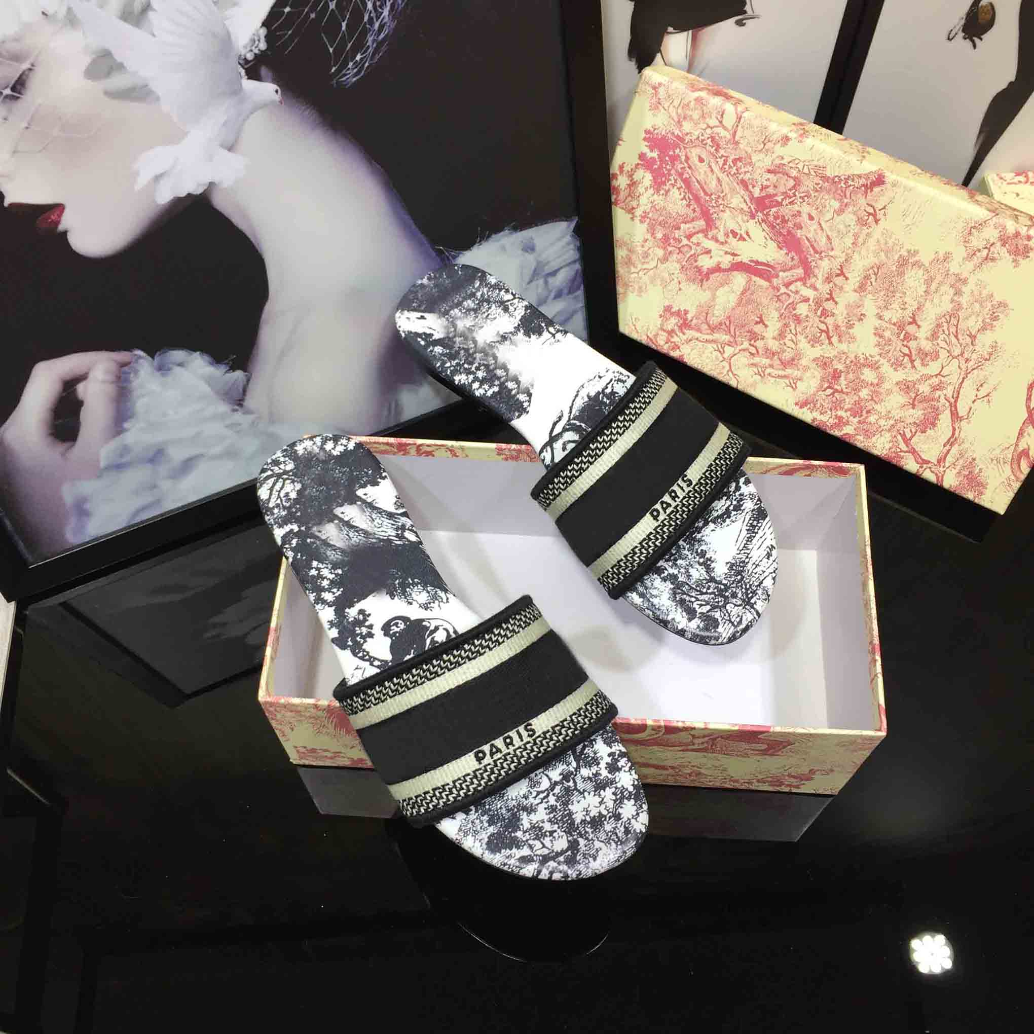2022 Designer women slipper weaving womens sandals Paris Embroidered Loafers Summer beach stripe flip flops flat slippers high quality 35-42 Send shoe box, 21
2022 Designer women slipper weaving womens sandals Paris Embroidered Loafers Summer beach stripe flip flops flat slippers high quality 35-42 Send shoe box, 21