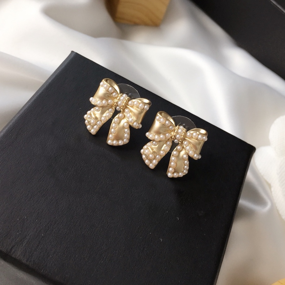 Luxury bronze retro stud designer earrings classic style brass gilded 925 silver needle Earring for woman vintage AAAAA official reproductions studs, Golden;silver
Luxury bronze retro stud designer earrings classic style brass gilded 925 silver needle Earring for woman vintage AAAAA official reproductions studs, Golden;silver